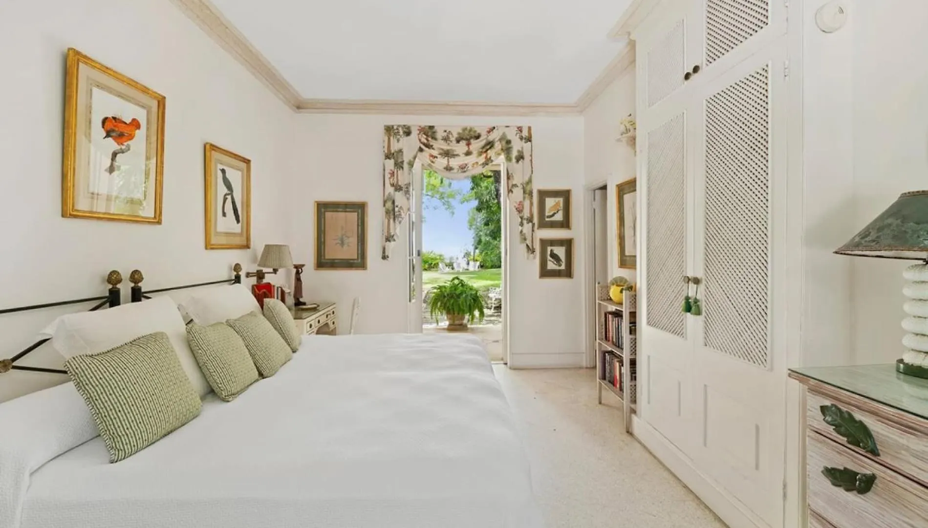 Exquisite Villa Which In Crescent-Shaped Shoreline Saint James Barbados