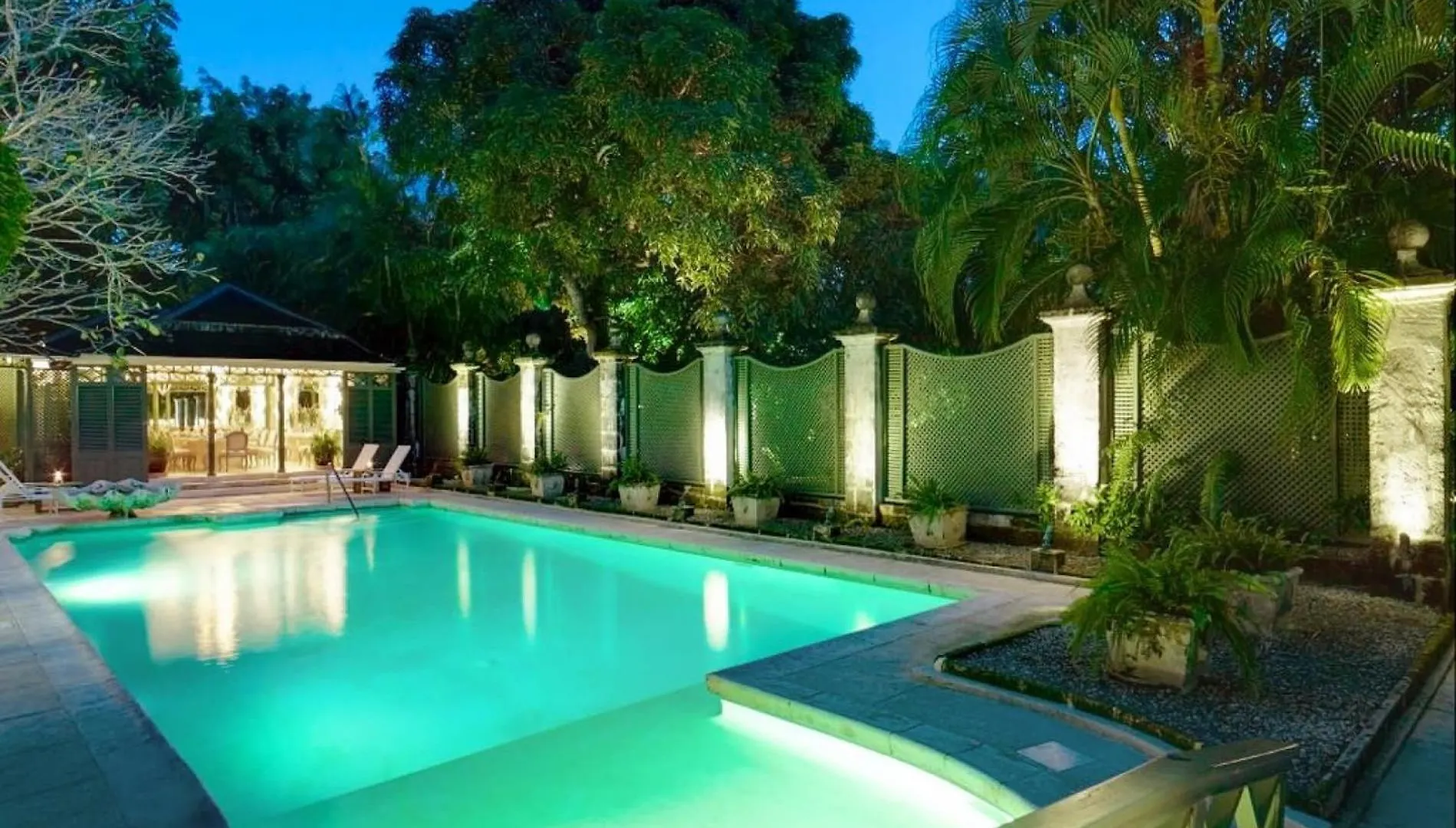 Exquisite Villa Which In Crescent-Shaped Shoreline Saint James Barbados