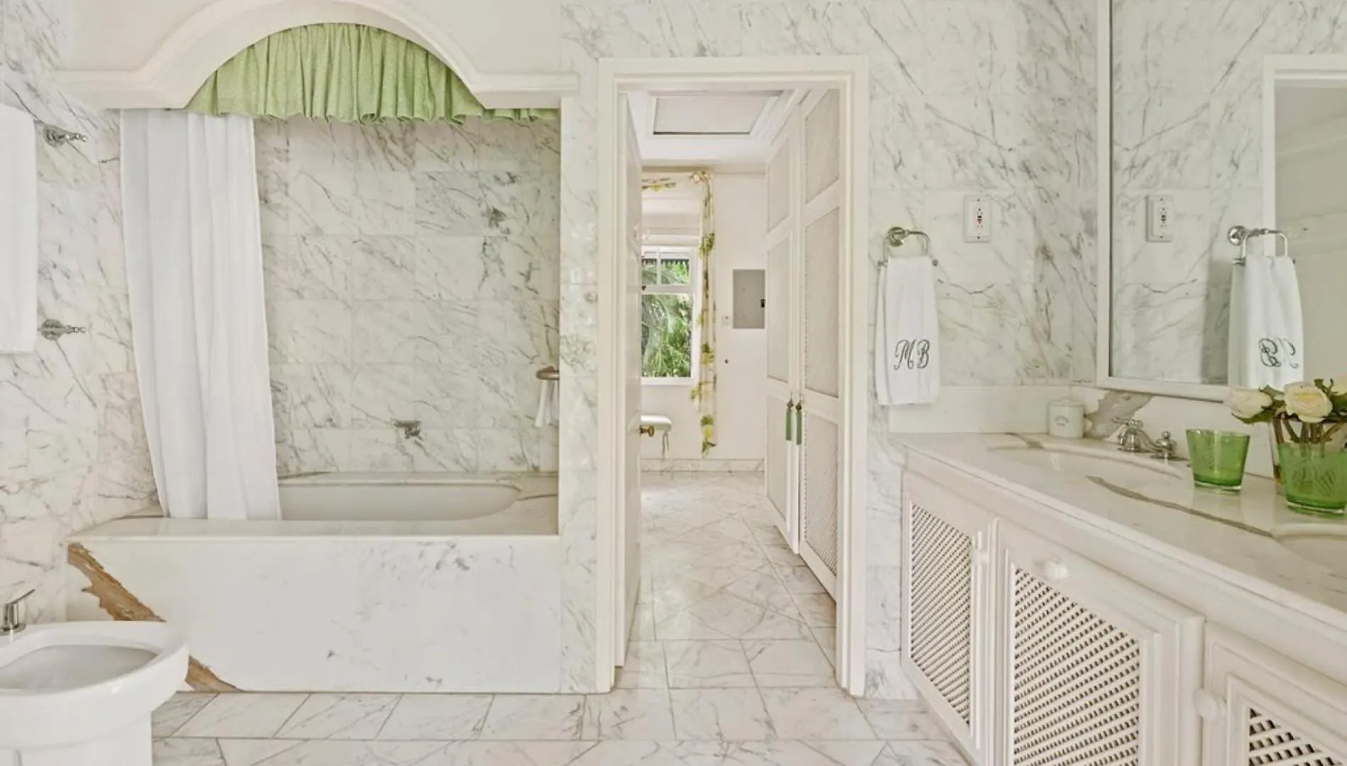 Exquisite Villa Which In Crescent-Shaped Shoreline Saint James